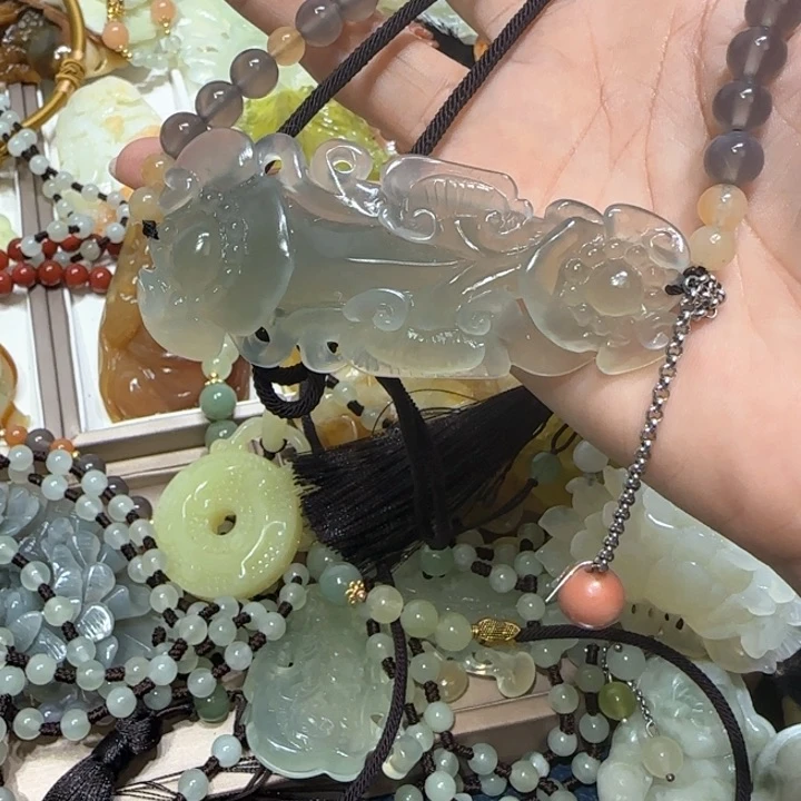 蛇纹石玉吊坠未镶嵌