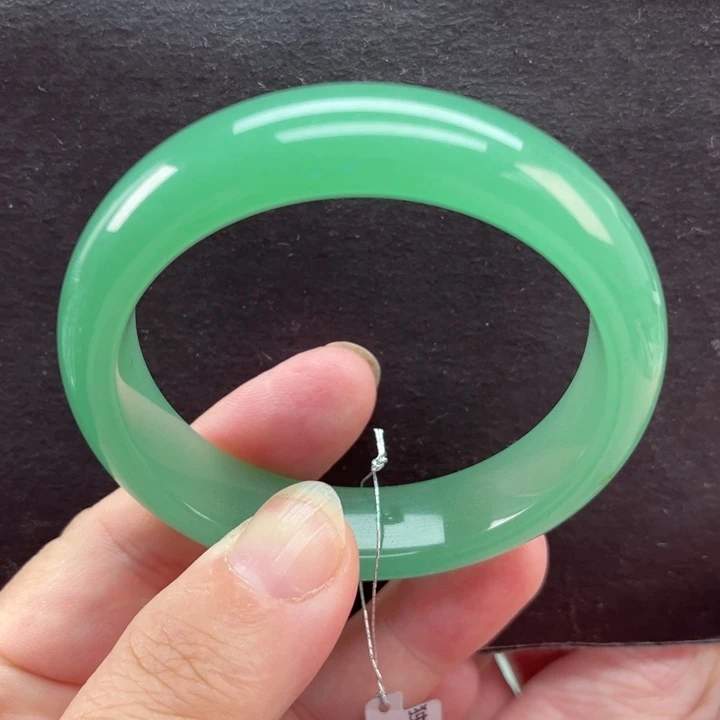 未镶嵌手镯石英质玉