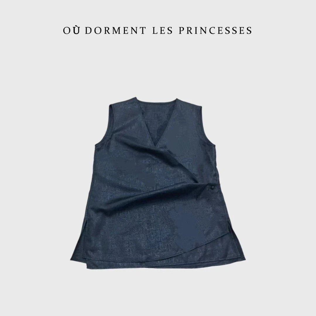 Fen姐|【率性重译】时尚百搭显瘦V领不规则拼接蕾丝马甲上衣251015