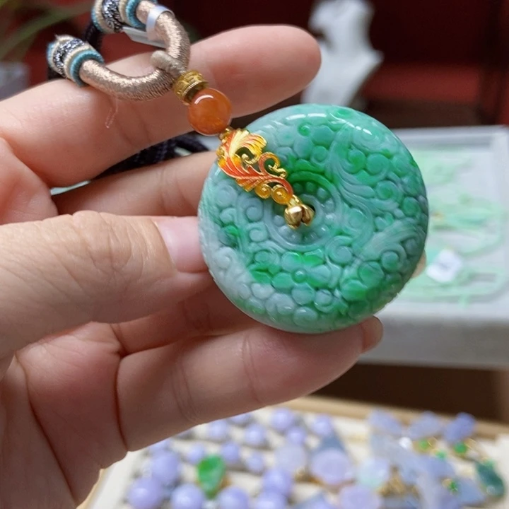 翡翠未镶嵌颈饰吊坠