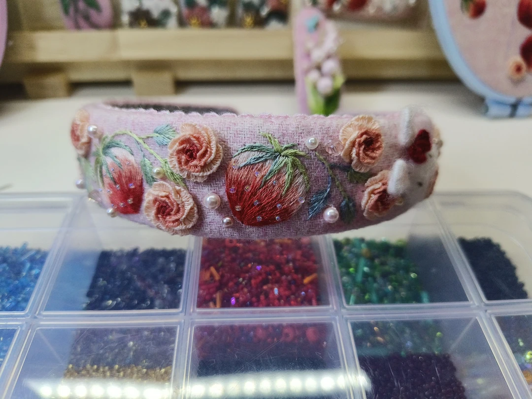粉色草莓兔发箍刺绣复古时尚纯手工