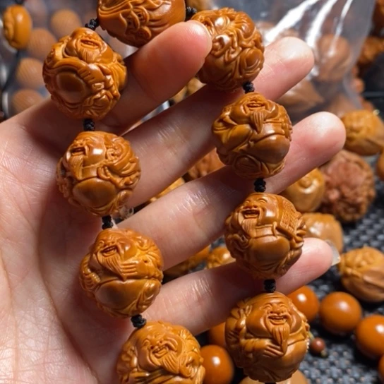 橄榄核吊坠大*八宝财神2.1左右