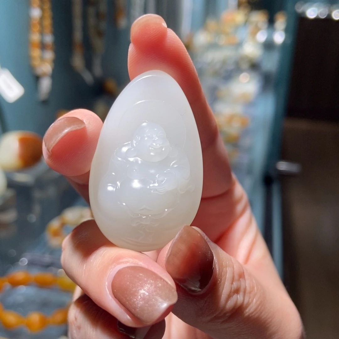 六***雨和田玉未镶嵌颈饰弥勒18.9g