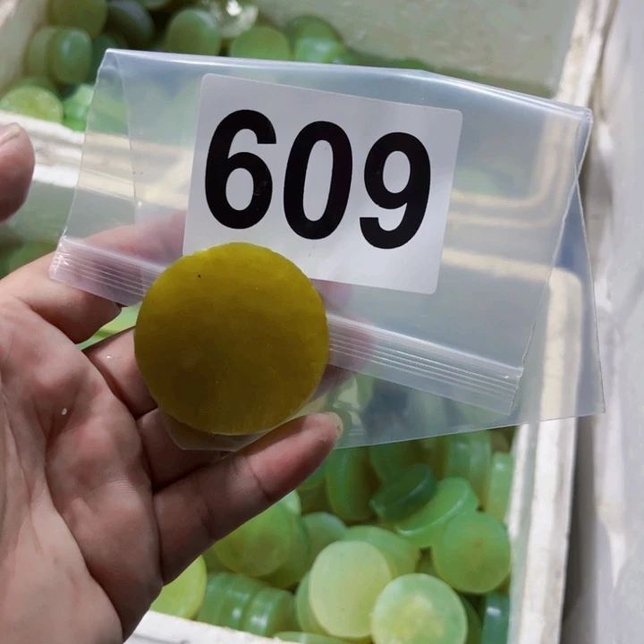 未镶嵌蛇纹石玉珠宝半成品