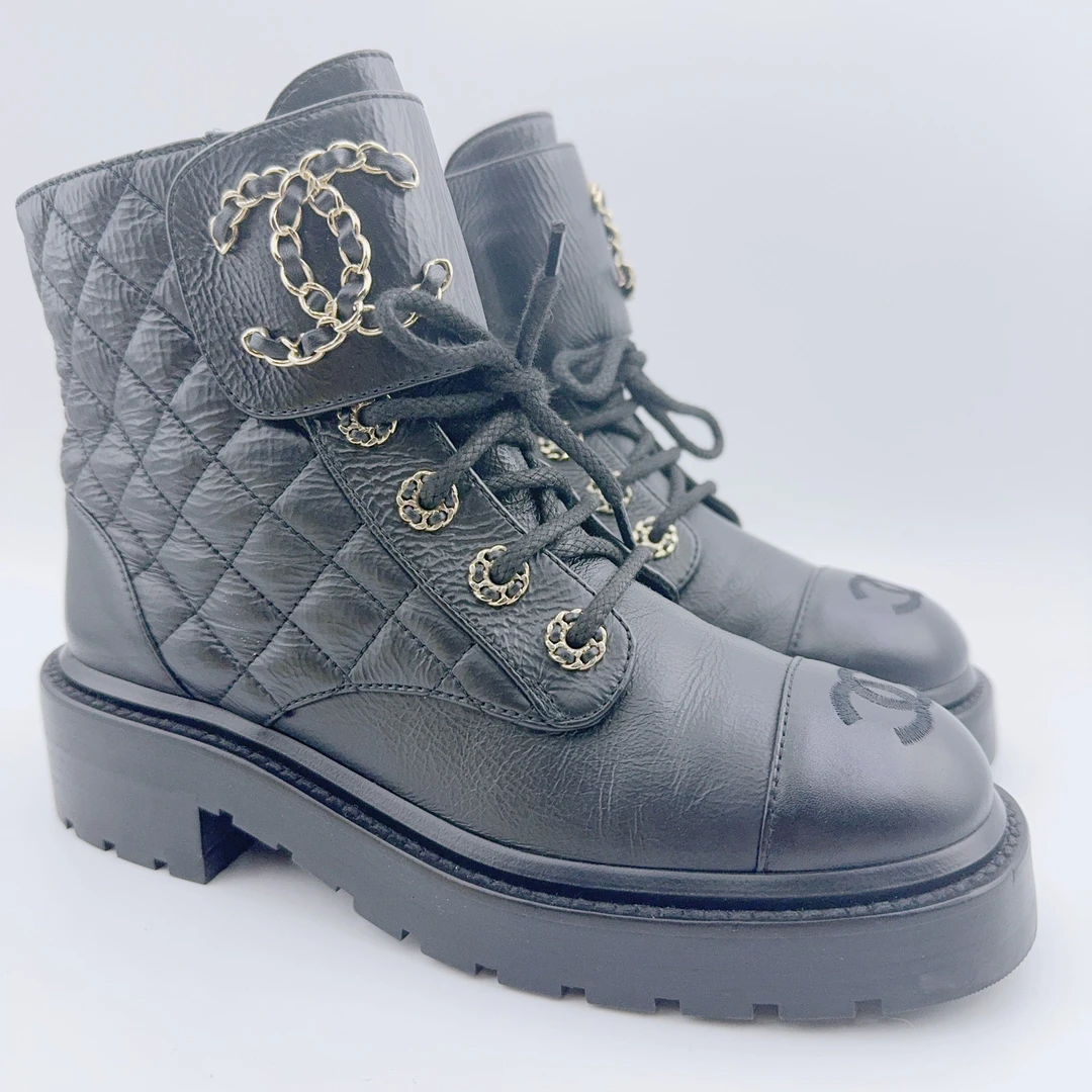 95新 Chanel/香奈儿 35.5码/经典菱形格皮穿链大标马丁靴