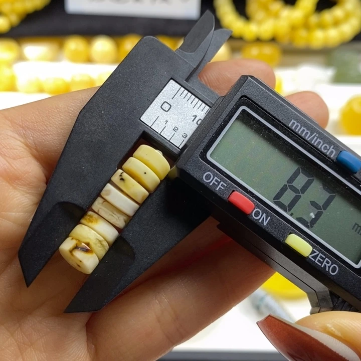 蜜蜡裸石未镶嵌尺寸8加，瑕疵