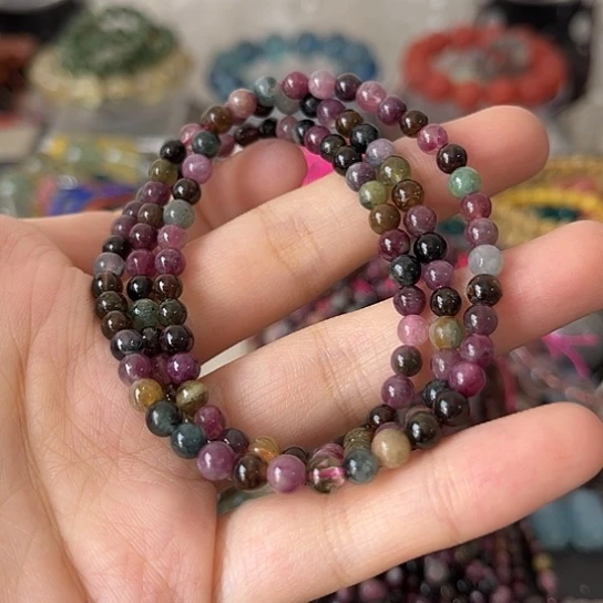 碧玺手链未镶嵌矿坑