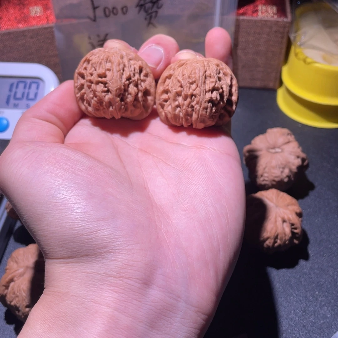 文玩核桃吊坠红皮山地磨