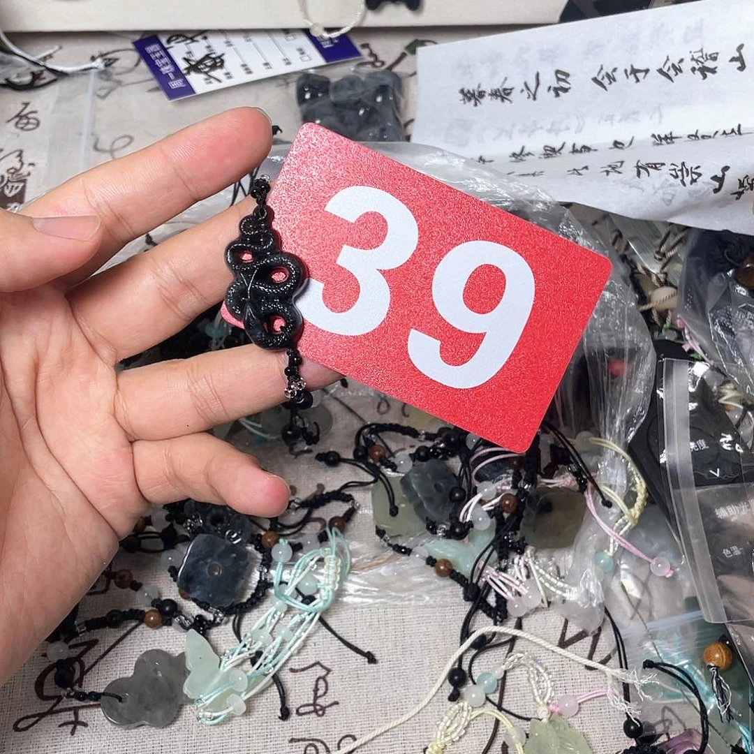 蛇纹石玉颈饰合金