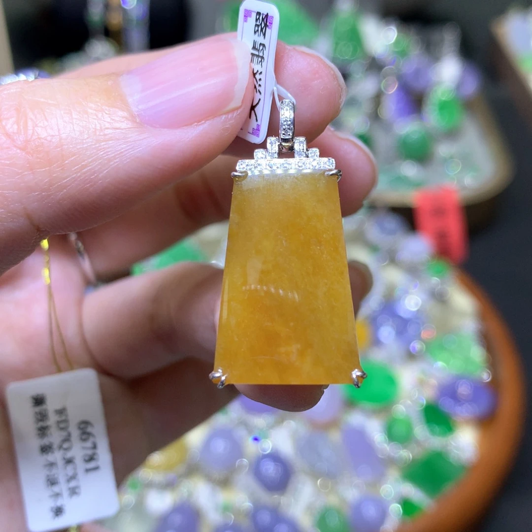 【闪购商品】翡翠颈饰18K金镶嵌翡翠吊坠项链