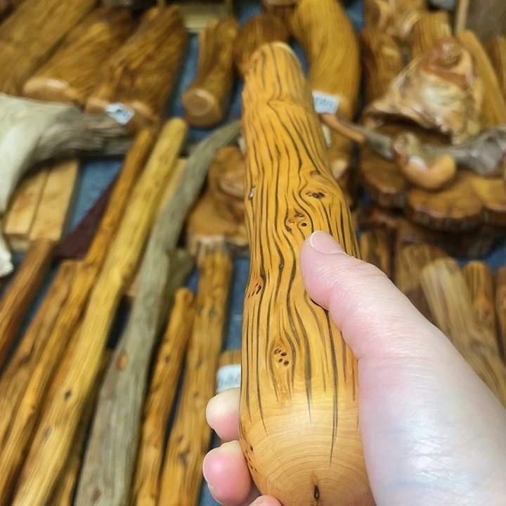 鲁***腾大叶紫檀（黑酸枝木类）太行崖柏棍子