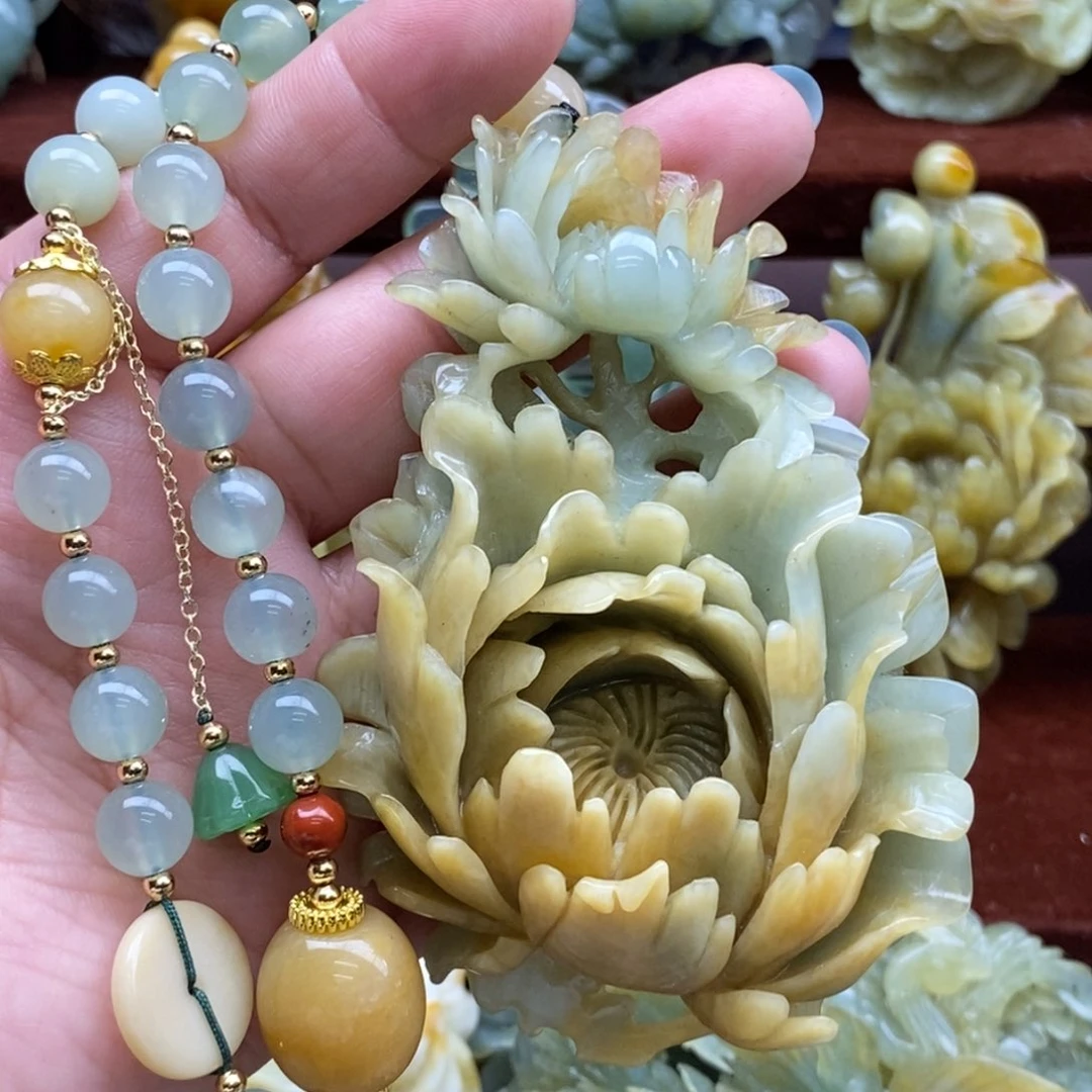 蛇纹石玉颈饰未镶嵌