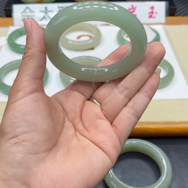 未镶嵌手镯石英质玉@****