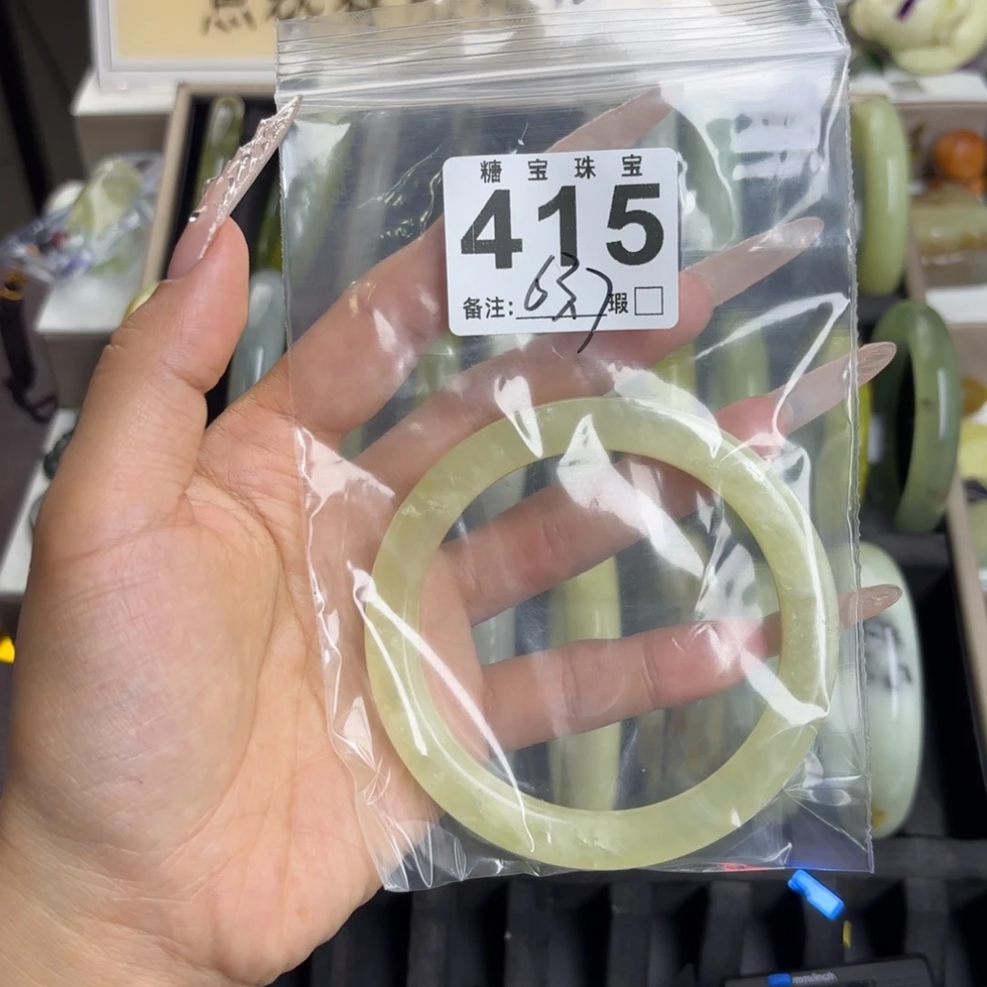 未镶嵌蛇纹石玉手镯驼*