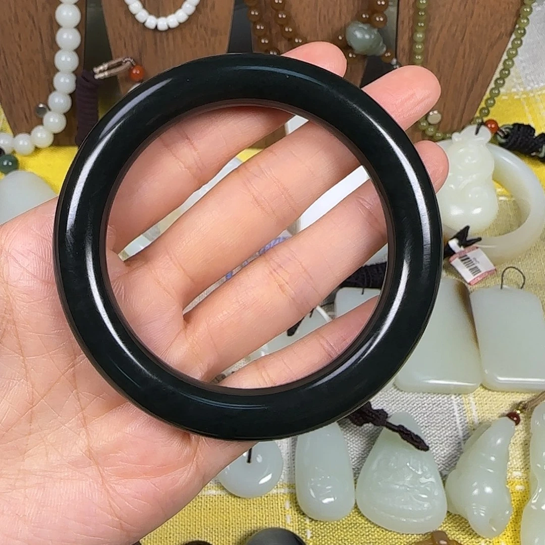 和田玉未镶嵌手镯