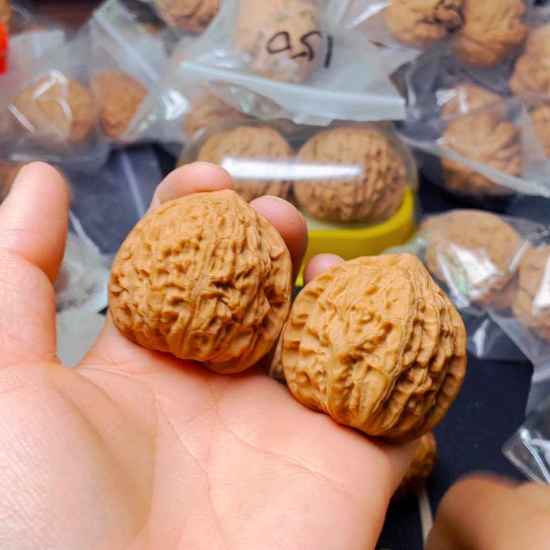 文玩核桃把件小**语金牛一对