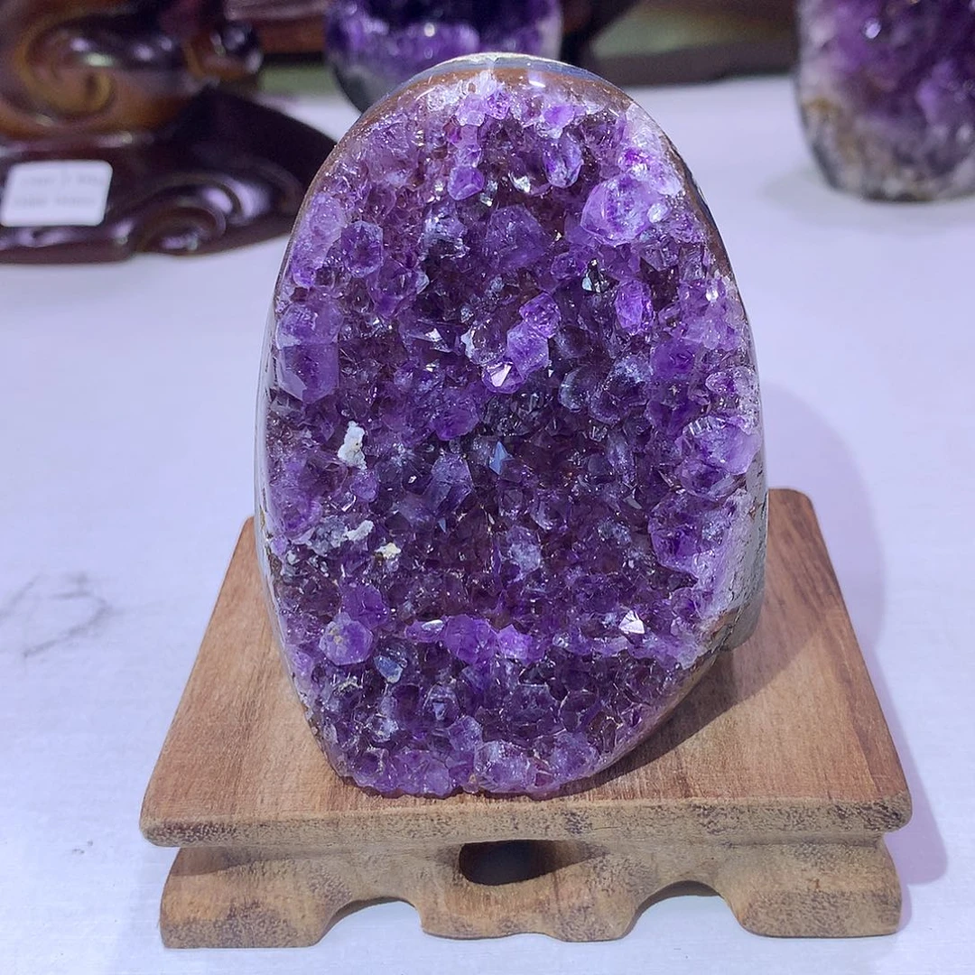 织绣乌拉圭紫水晶
