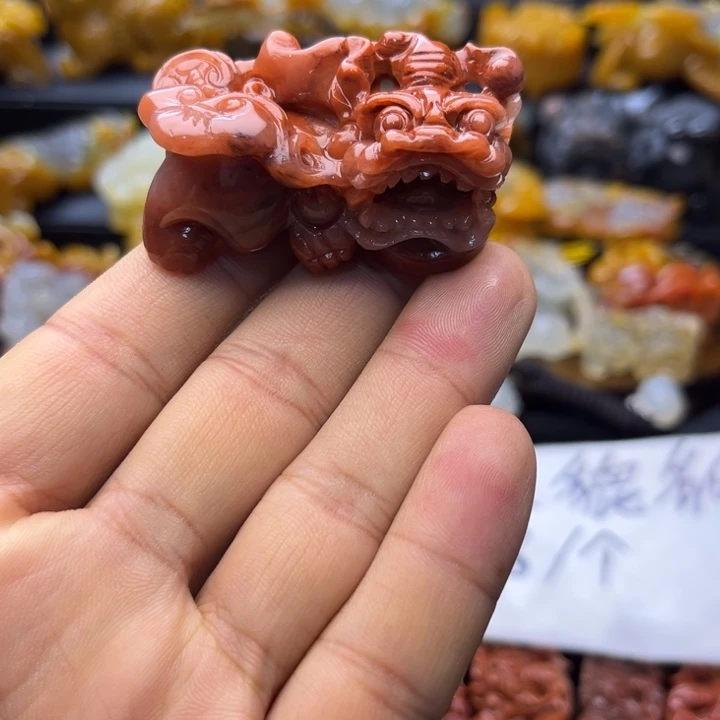 石英质玉（黄龙玉）未镶嵌颈饰