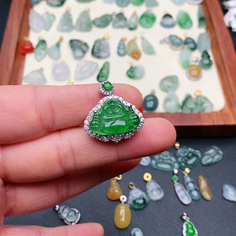 【闪购商品】翡翠吊坠(赠链)银S925镶嵌是***姐吊坠