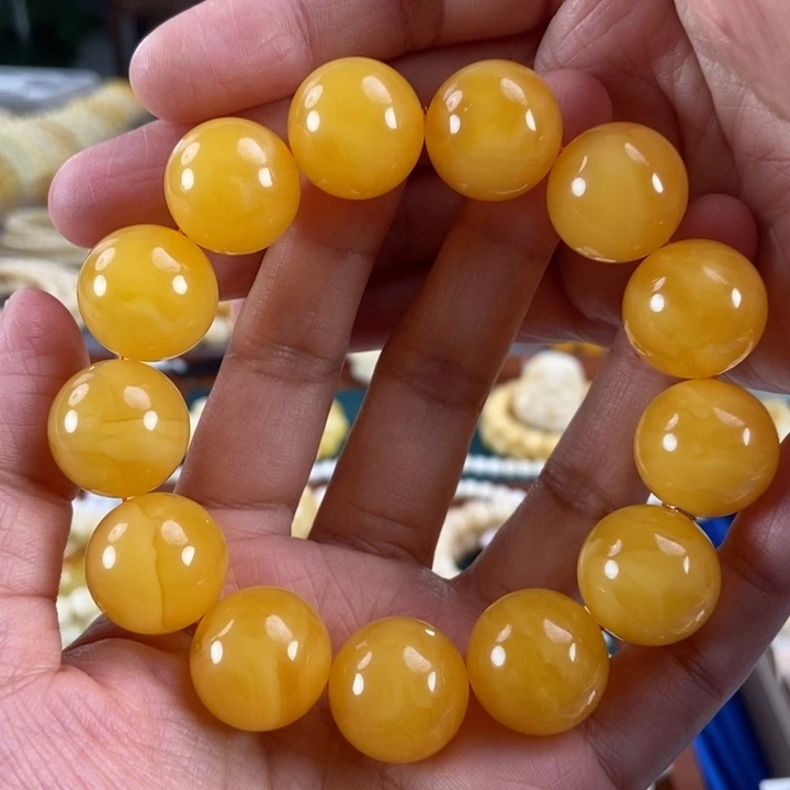 琥珀未镶嵌珠宝奇石18同料鸡油红圆珠48.33