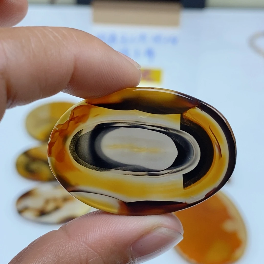 亿***田玛瑙/玉髓未镶嵌珠宝半成品