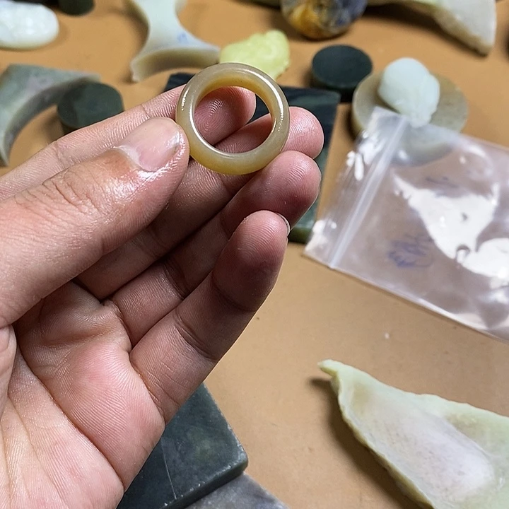 ****静和田玉（糖玉）未镶嵌珠宝半成品