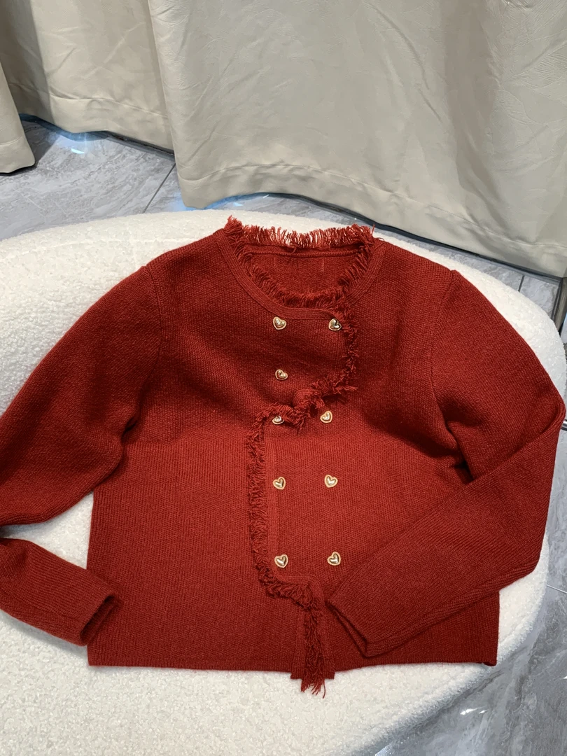 新款欧货双排爱心扣针织开衫女设计感小众洋气温柔风毛衣外套