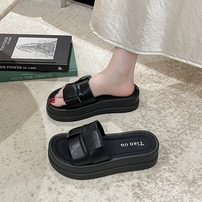 云朵面包软皮面 2025夏季新款休闲百搭舒适厚底一字拖【j】网红时尚