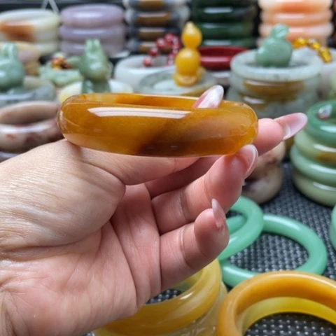 未镶嵌手镯石英质玉