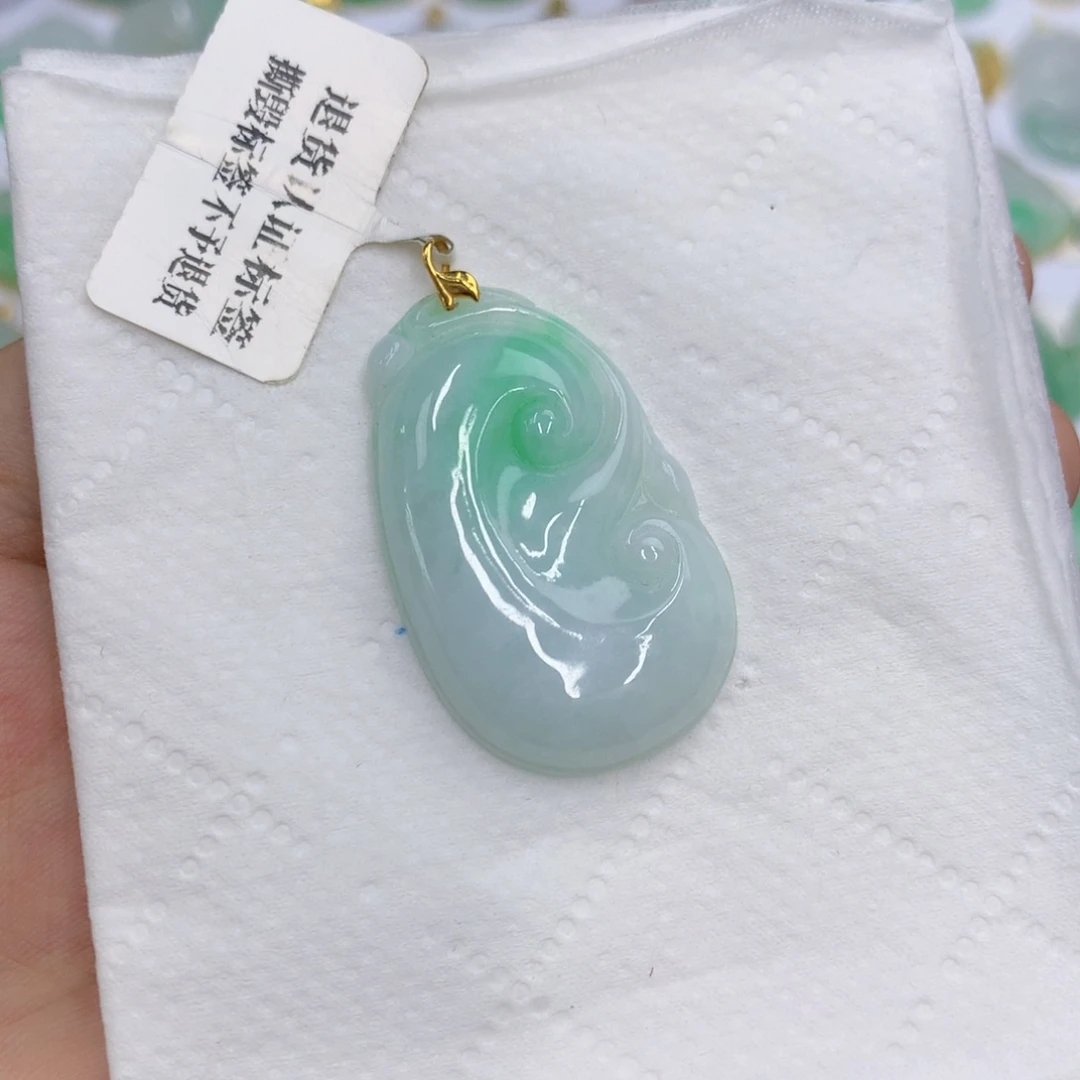 翡翠18K金镶嵌颈饰翡翠