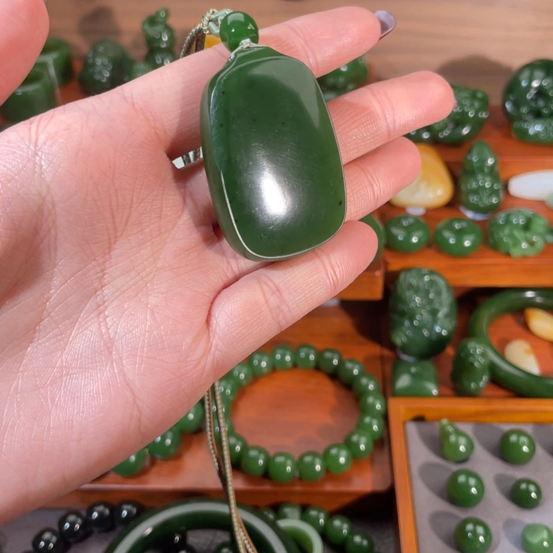 乐****和田玉未镶嵌颈饰