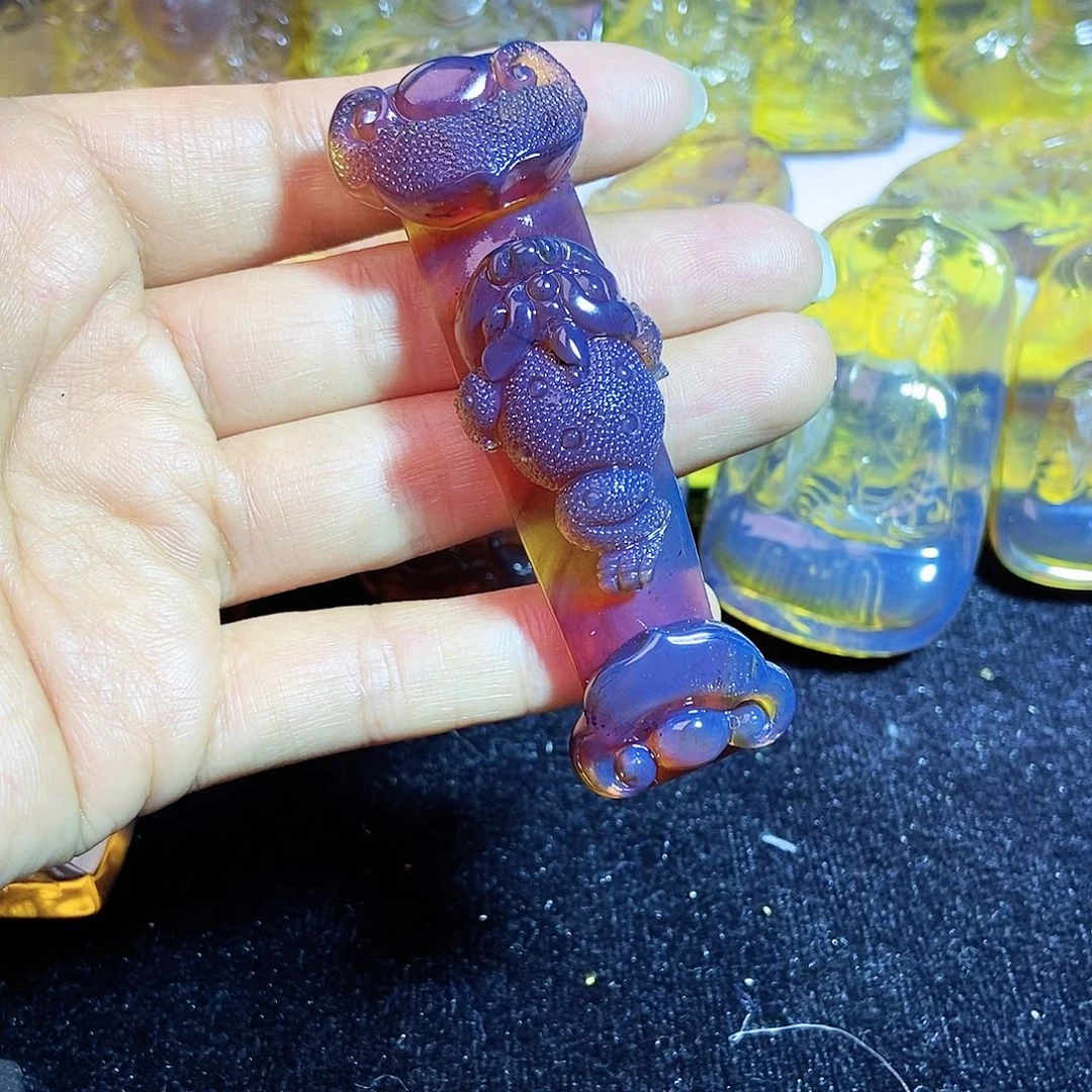 琥珀颈饰未镶嵌如意