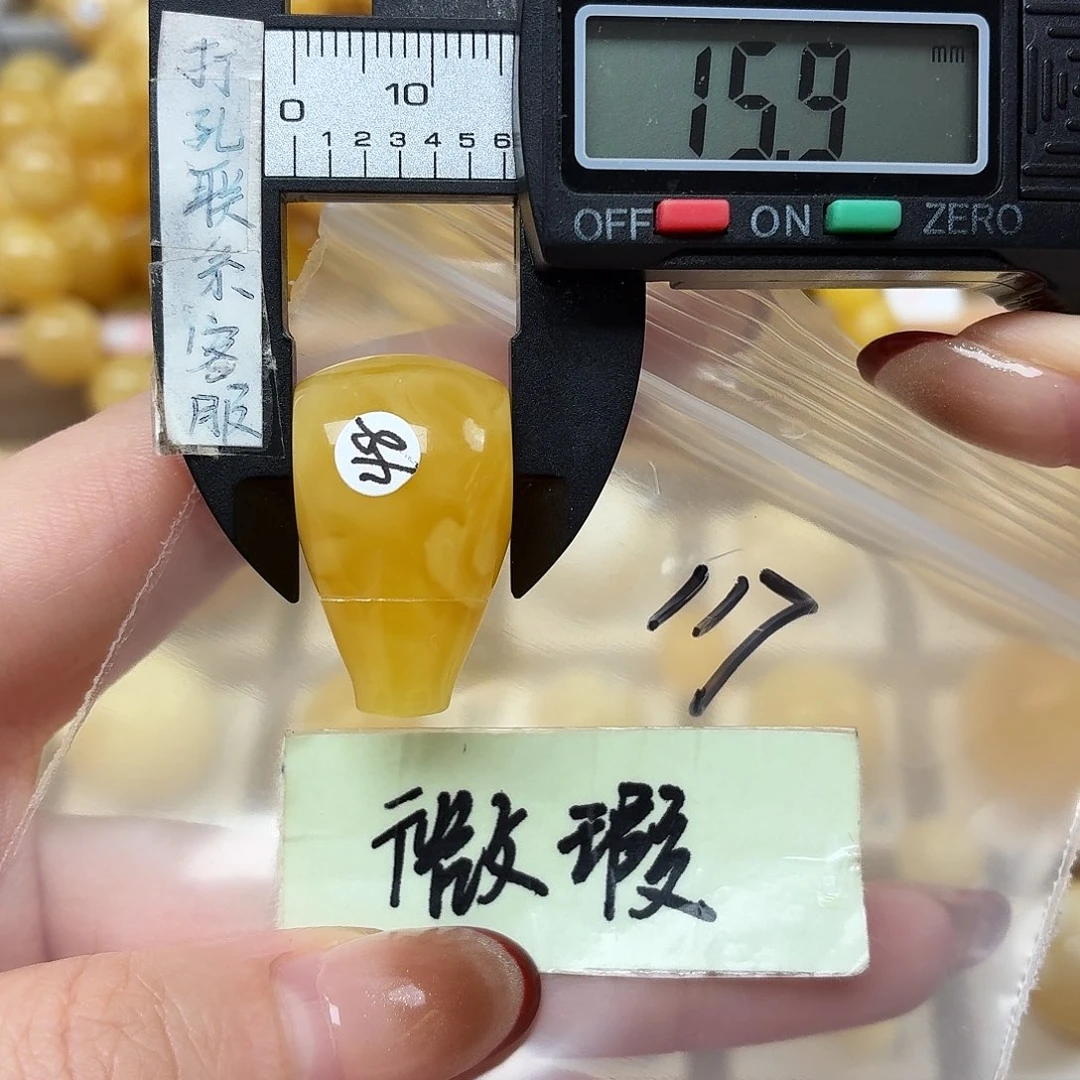 工***虎琥珀未镶嵌裸石微瑕