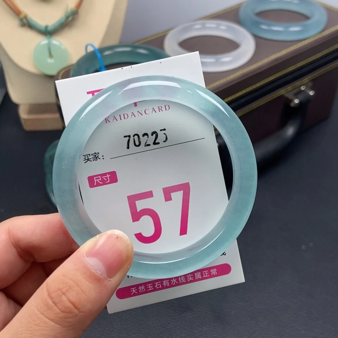 未镶嵌手镯石英质玉