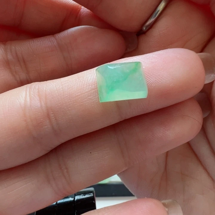定制翡翠未镶嵌包抛光
