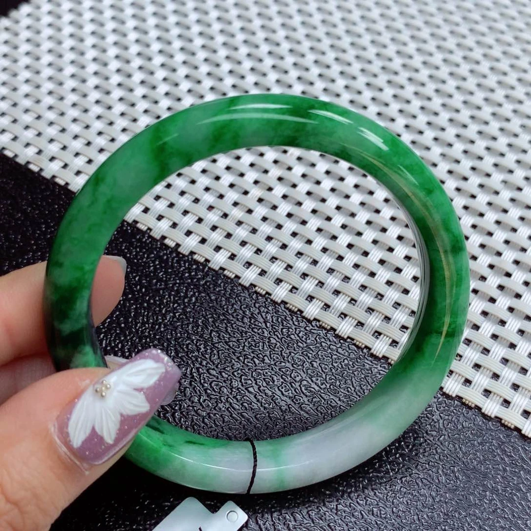 翡翠手镯未镶嵌缅甸