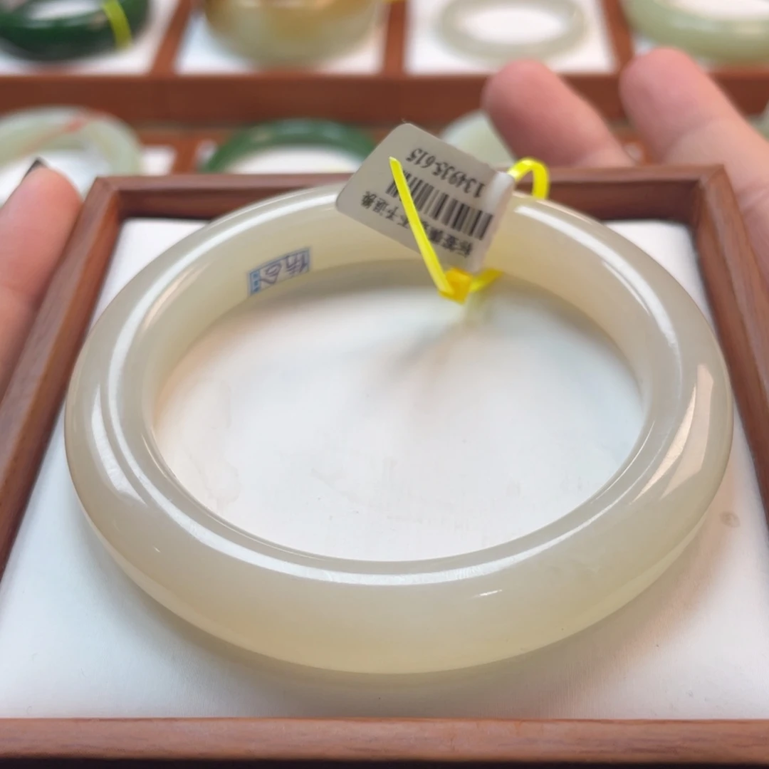【闪购商品】未镶嵌手镯和田玉和田玉61