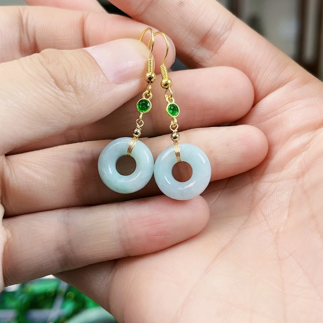 翡翠颈饰未镶嵌耳饰