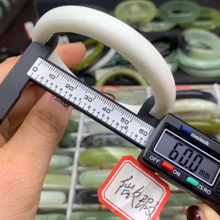 蛇纹石玉未镶嵌手镯979