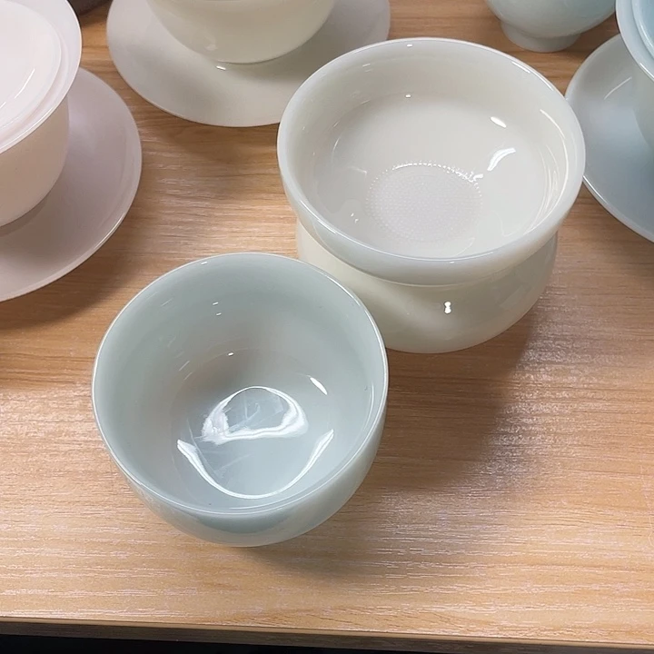 Y****陶瓷制品及陶瓷艺术品璞玉