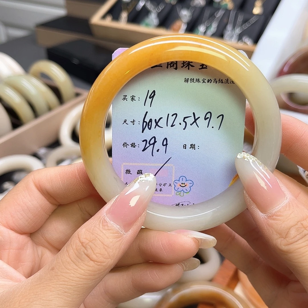 小***嫚石英岩玉手镯未镶嵌