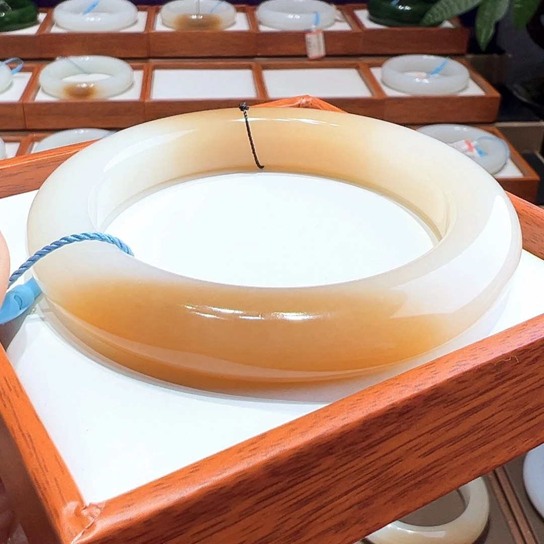 和田玉手镯6061未镶嵌