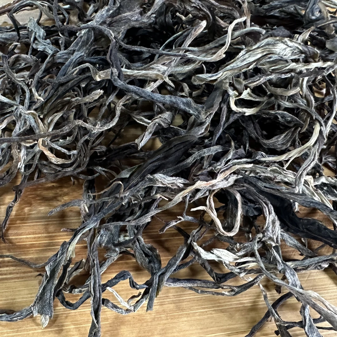 2025年困鹿山细叶皇后头春古树普洱茶生茶散茶100克/份