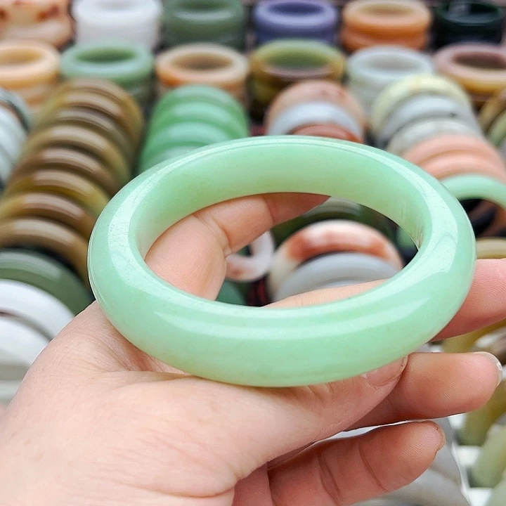 未镶嵌手镯（圆镯）石英质玉