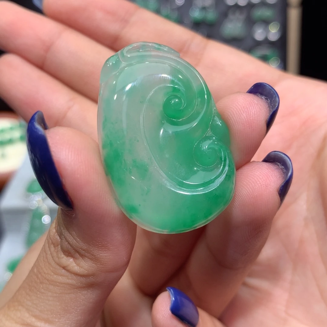 颈饰未镶嵌石英质玉（非洲翠）