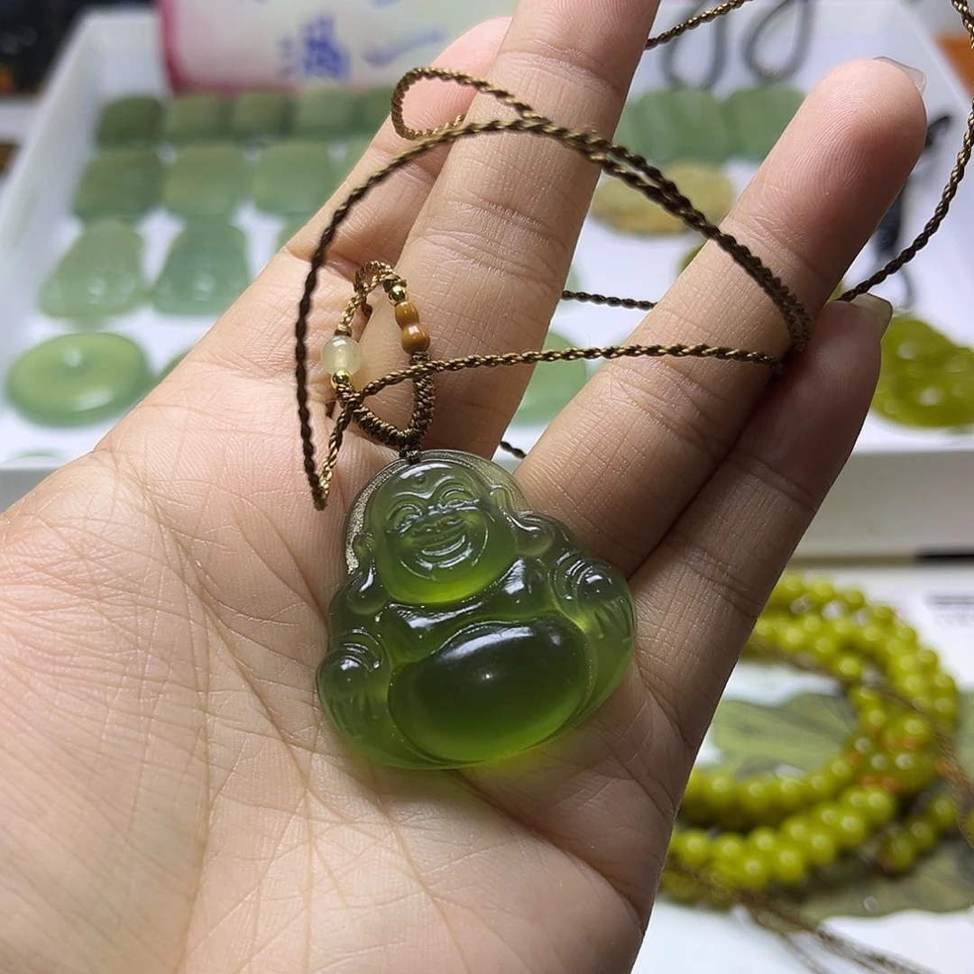 绿***心蛇纹石玉未镶嵌颈饰