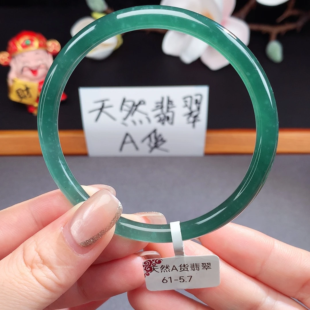 翡翠手镯（圆镯）未镶嵌甜*侠