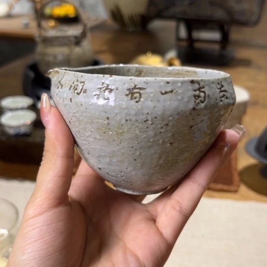 景德镇鱼和熊手工陶艺