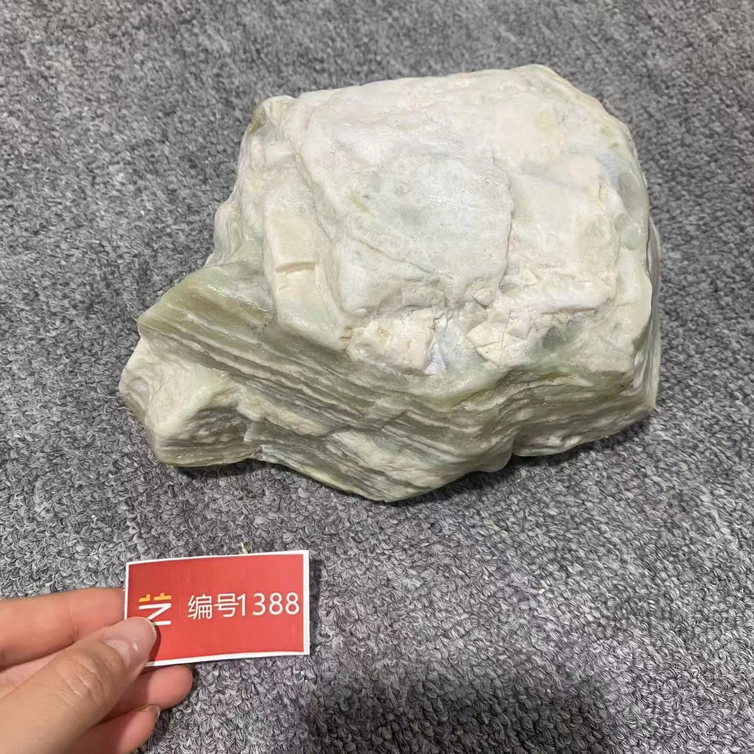 新疆玉料原石发一件编号1388