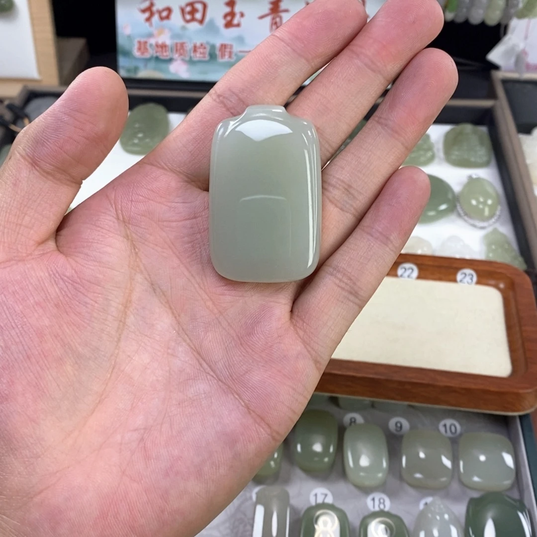 太***7和田玉未镶嵌颈饰